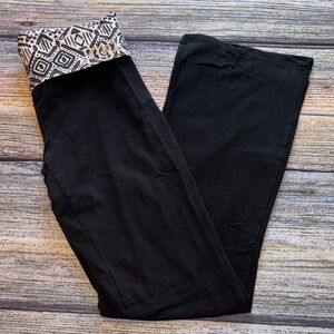 Victoria Secret Black and White Geometric Print Flare leggings